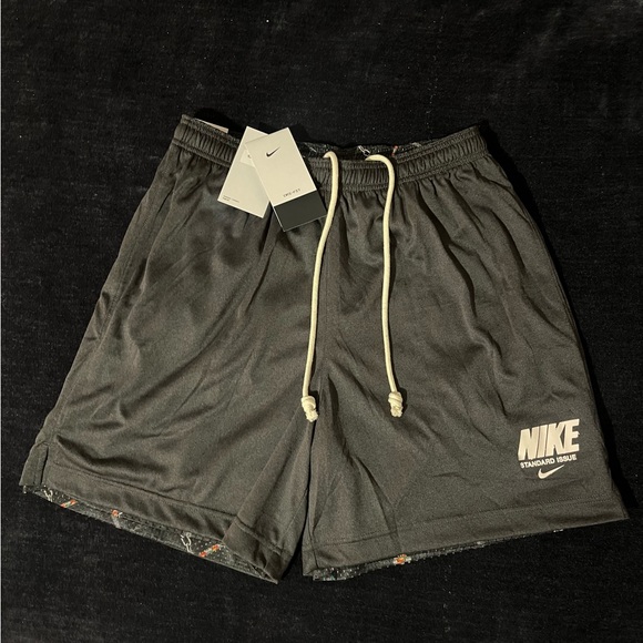 NIKE DRI-FIT STANDARD ISSUE REVERSIBLE BASKETBALL SHORTS Sz M - Picture 1 of 10